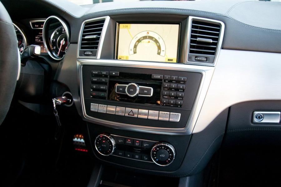 Mercedes-Benz ML63 AMG 2012 года  (фото 17 из 70)